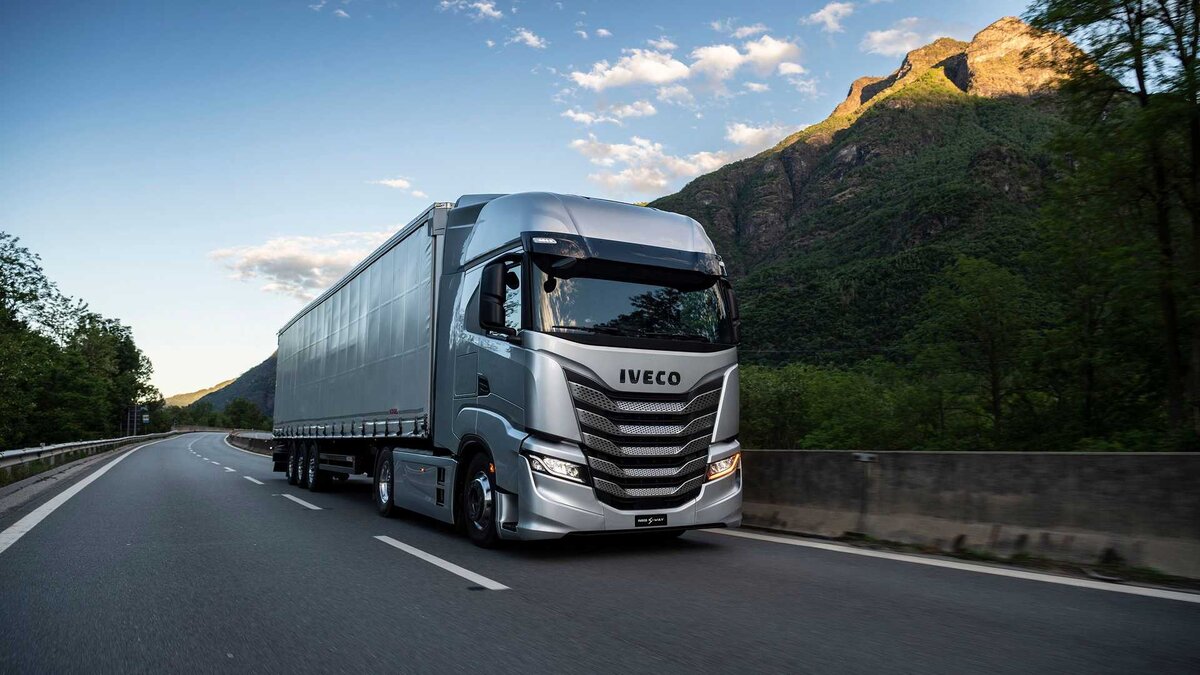 Обновленный Iveco S-Way: новые двигатели и помощник «Алешка» |  mnogotonn.com | Дзен