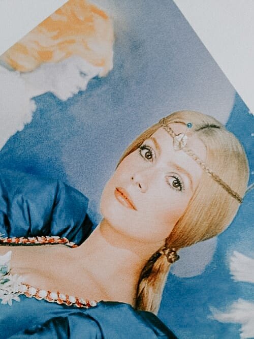 Катрин Денев- принцесса из сказки "Ослиная шкура"