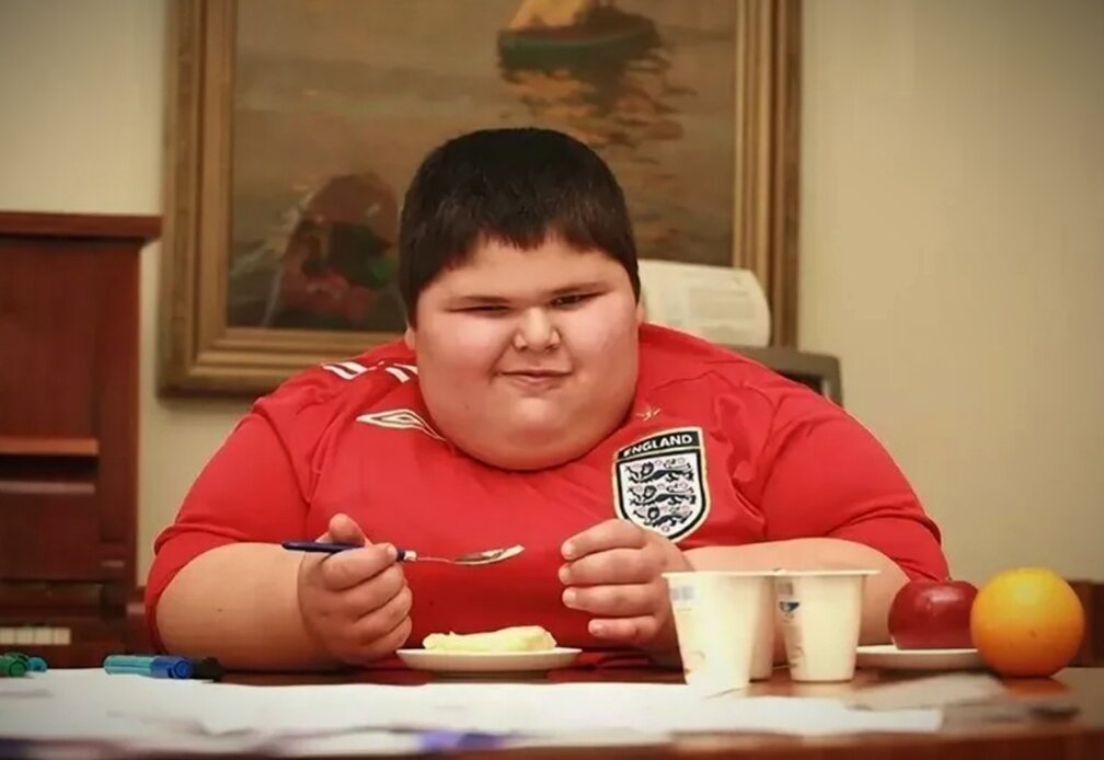 Огромный толстый мальчику. Джамбулат Хатохов. Самый толстый мальчик в мире Джамбулат Хатохов. Джамбулат Михайлович Джамбик Хатохов.