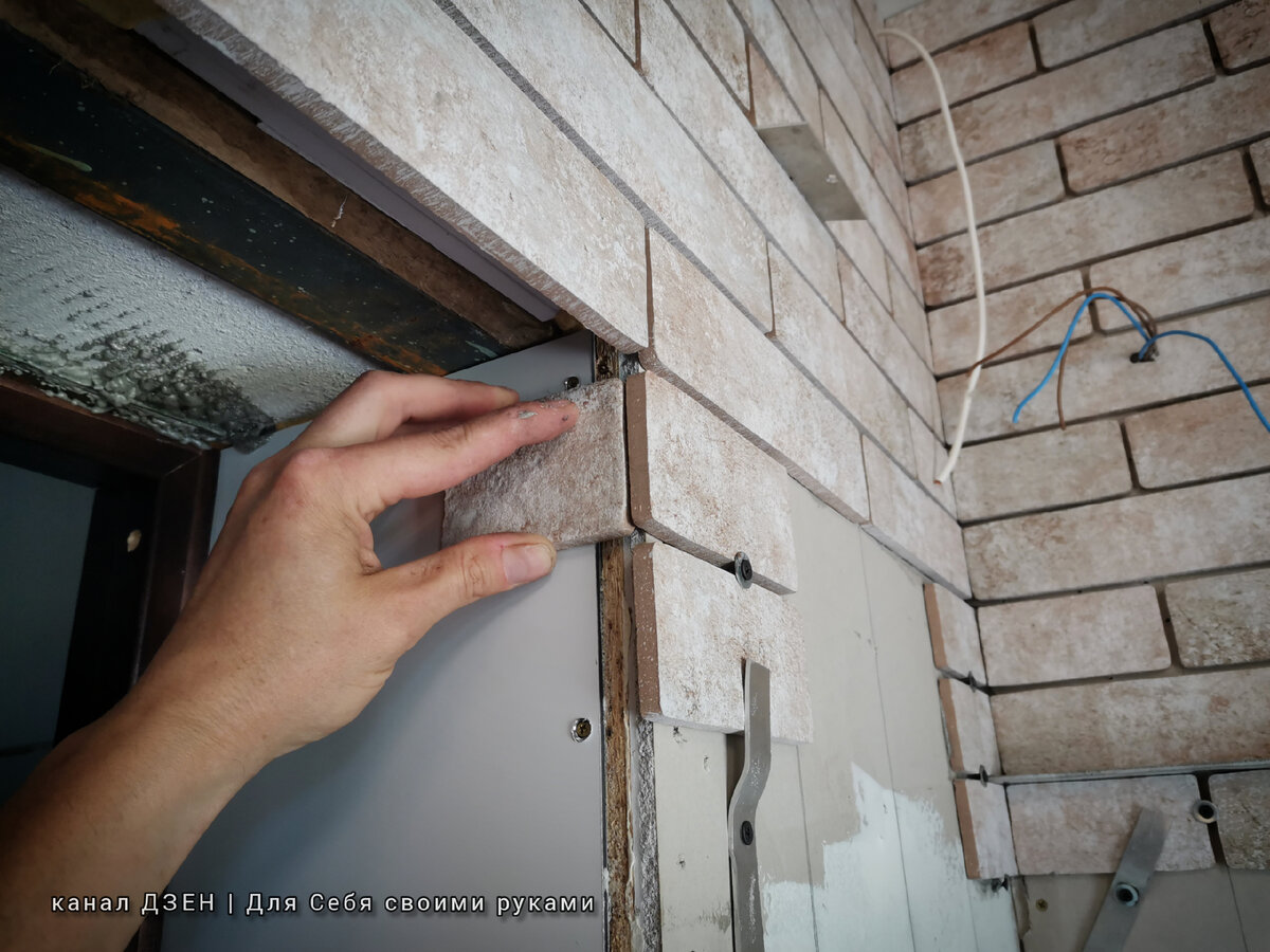 Облицовка стен керамогранитной плиткой под кирпич 