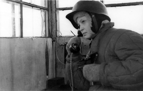 На фото: Панова М.И. - боец МПВО