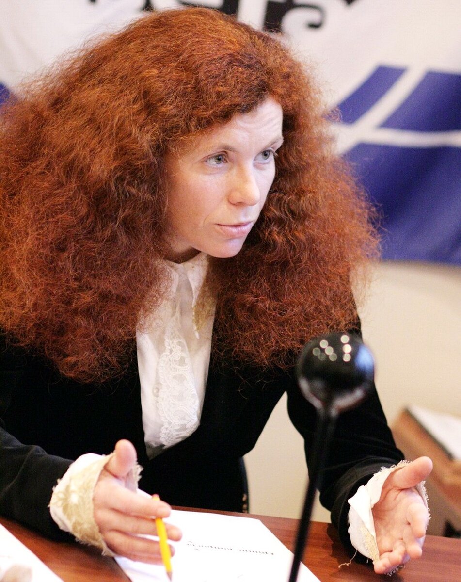 Где сейчас живет латынина. Латынина Юлия Леонидовна. Юлия Латынина 2022. Юлия Латынина в молодости. Юлия Латынина журналистка