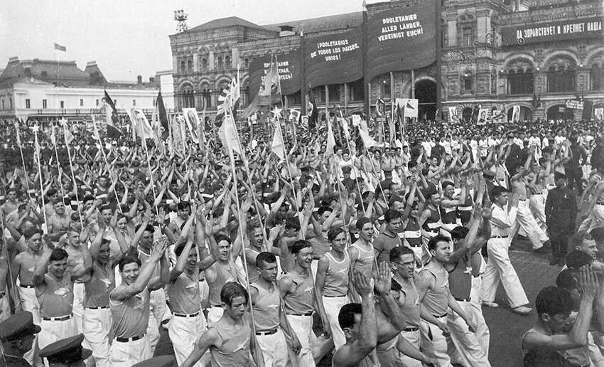 Парад физкультурников в Киеве. Конец 1930-х годов 