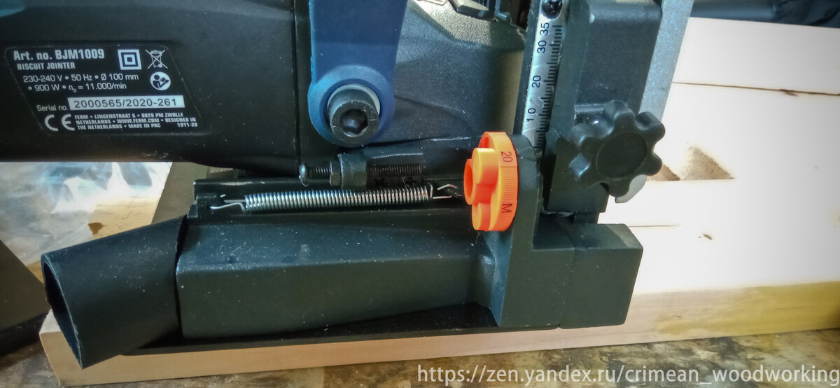 Револьверный упор-ограничитель глубины, точная настройка винтом. На следующем фото - стандартные размеры ламелей, на всякий случай