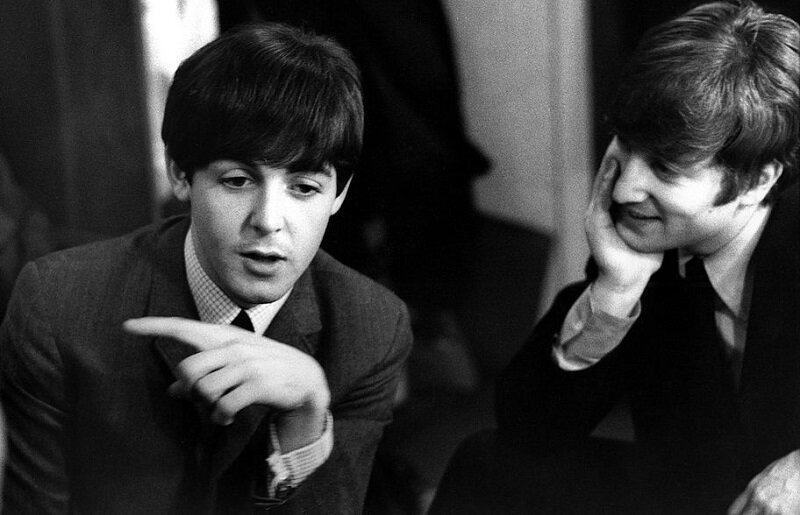 "Кому там песня нужна? Этим, что ли?"