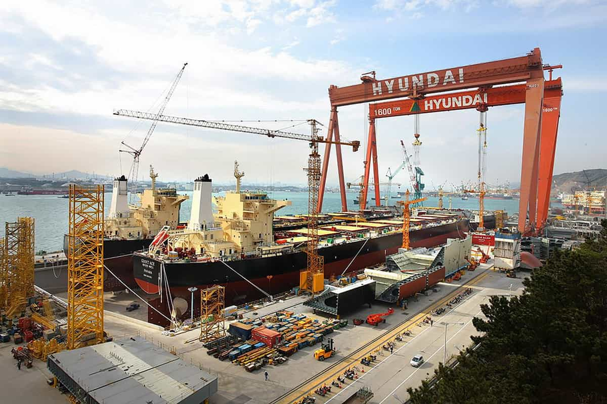 Судостроение кореи. Судостроительная верфь Hyundai. Hyundai Heavy industries Южная Корея. Верфи Hyundai Heavy industries. Hyundai Heavy industries судостроение.