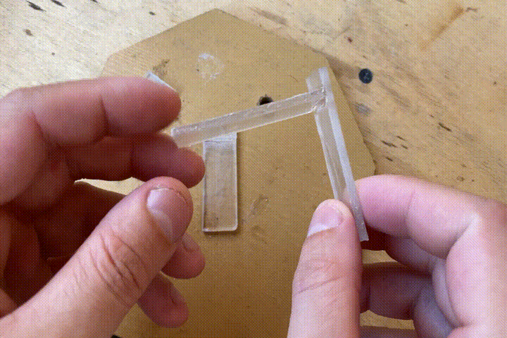 Ксилол держался сильнее, но до конца не высох и еще был мягким, поэтому ждать нужно минимум 24 часа.