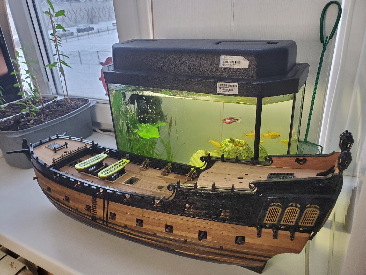 Все больше деталей подготавливаются и крепятся на борт корабля