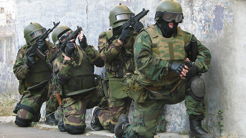 Вот такие парни в Империуме точно есть. Только оснащение другое...