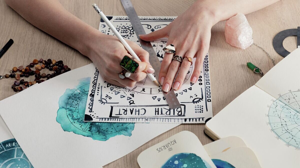    Астролог © Depositphotos.com / AntonMatyukha