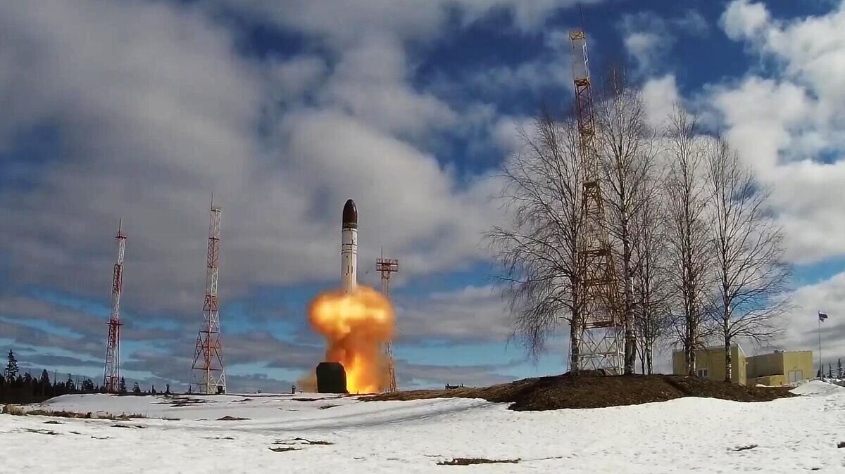    Запуск межконтинентальной баллистической ракеты стационарного базирования "Сармат" с космодрома Плесецк© Пресс-служба Минобороны РФ