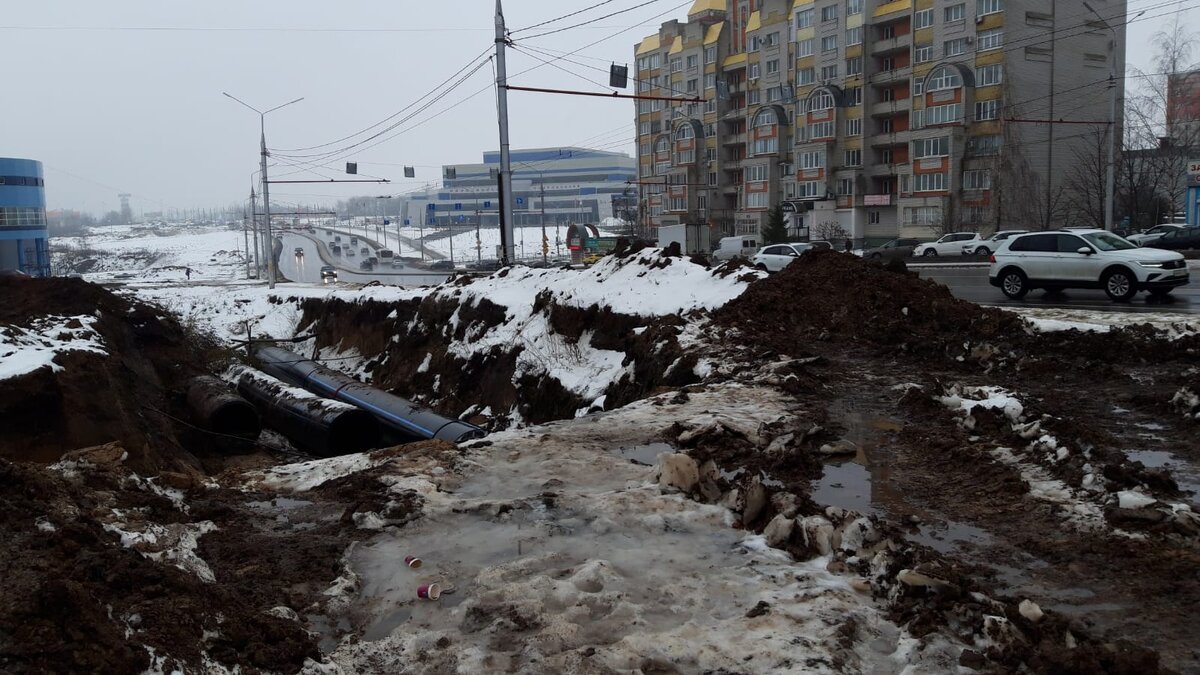    Жителей Брянска озадачил опасный раскоп под ливневую канализацию на Авиационной улице вблизи Дворца единоборств avchernov