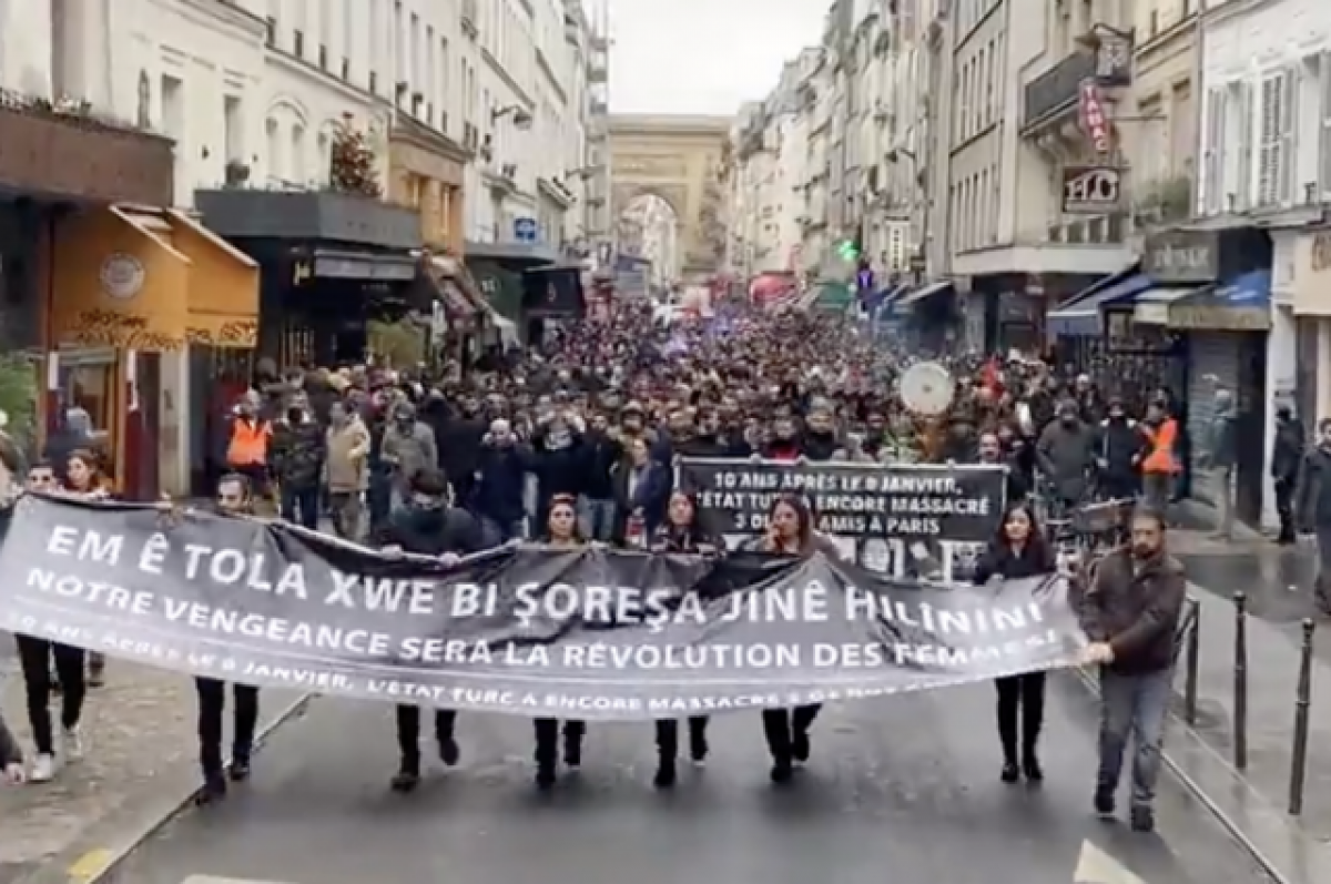    Стычки между полицией и курдами начались в ходе протеста в Париже