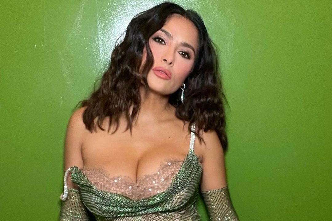     Сальма Хайек поделилась редким фото со своей дочерью и сыном Линды Евангелисты