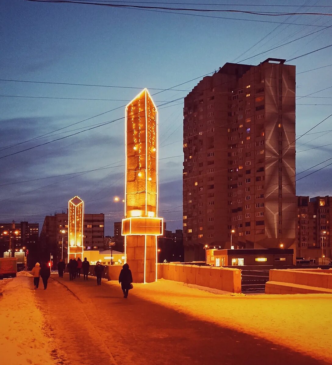 Наличный мост в новогоднем убранстве. Здесь и далее - фото автора, если не указано иное