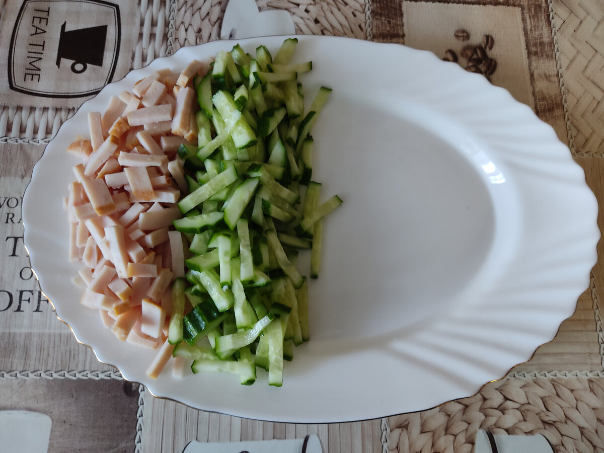 Три рецепта салата «Радуга»: с картошкой фри, морковью по-корейски и крабовыми палочками
