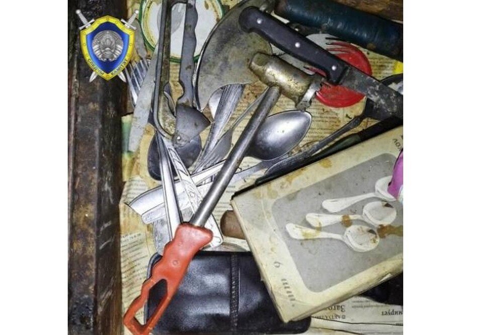     Пенсионерка отдала деньги преступнику в маске, но узнала его и сообщила в милицию. Фото: СК