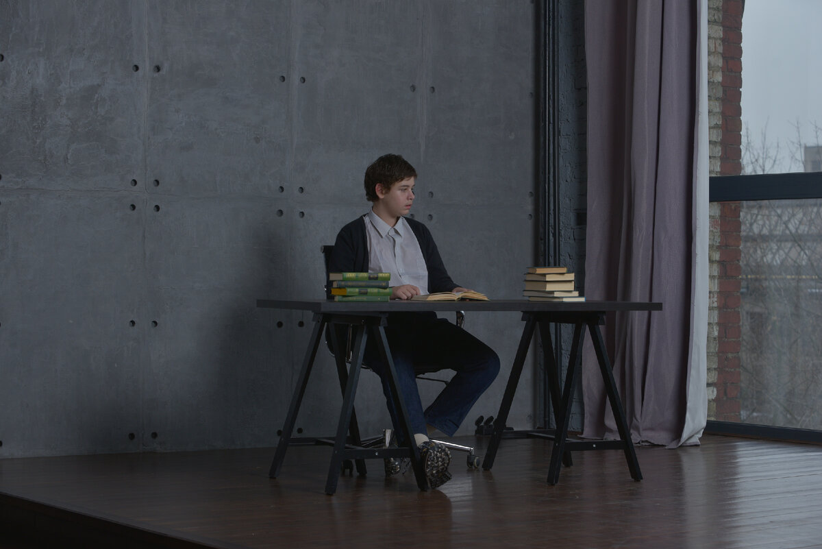 Меня зовут Елена Сокол и я логопед -практик. Я помогаю обычным мамам из нашей с вами жизни заниматься со своими детьми самостоятельно. Я адепт семейного образования.