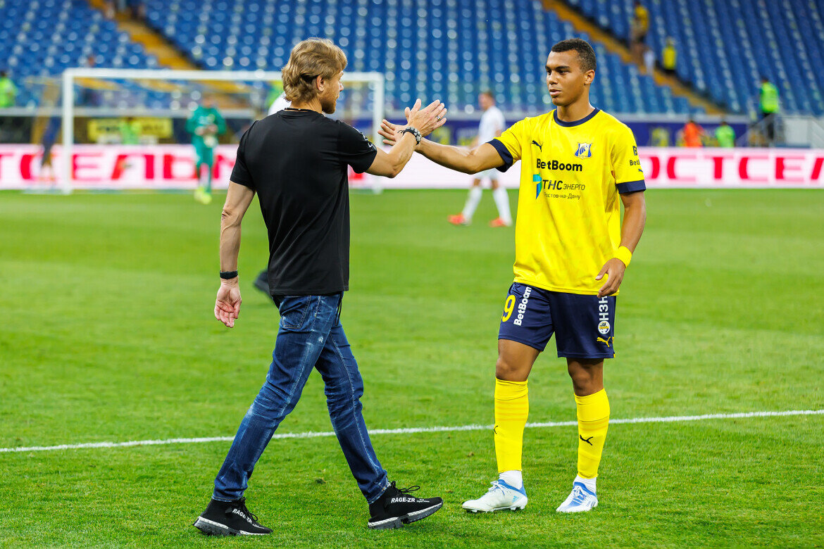 ​«Карпин топовый психолог – он очень хорошо чувствует всех игроков». Фото: fc-rostov.ru