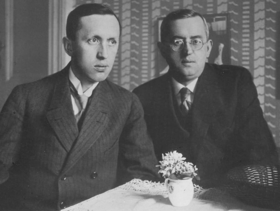 Два писателя Чапека. Слева Карел. Справа Йозеф.