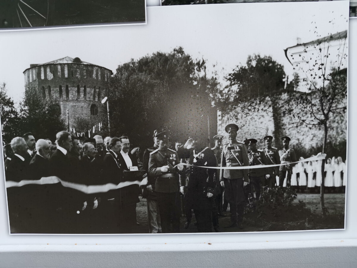 Открытие Бульвара в память 1812 года, ставшего сейчас Сквером Памяти Героев. 