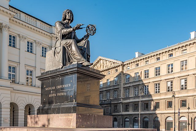 Памятник Николаю Копернику работы Бертеля Торвальдсена в Варшаве (изображение из открытых источников)