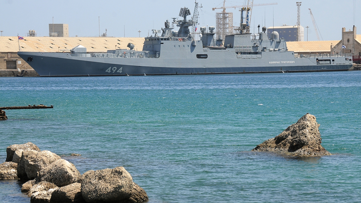 Российские корабли вошли в красное море. База в Судане ВМФ России. Судан база России порт ВМФ. ПМТО ВМФ России в Судане. Адмирал Григорович корабль в Судане.