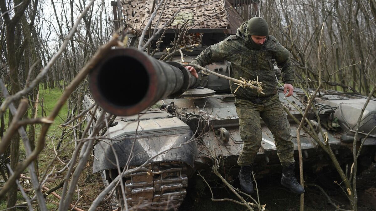    Танкист Вооруженных сил РФ в зоне проведения специальной военной операции© РИА Новости / Алексей Майшев