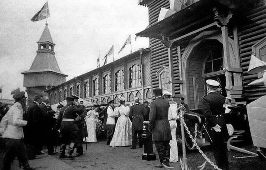 императорская семья на Нижегородской ярмарке