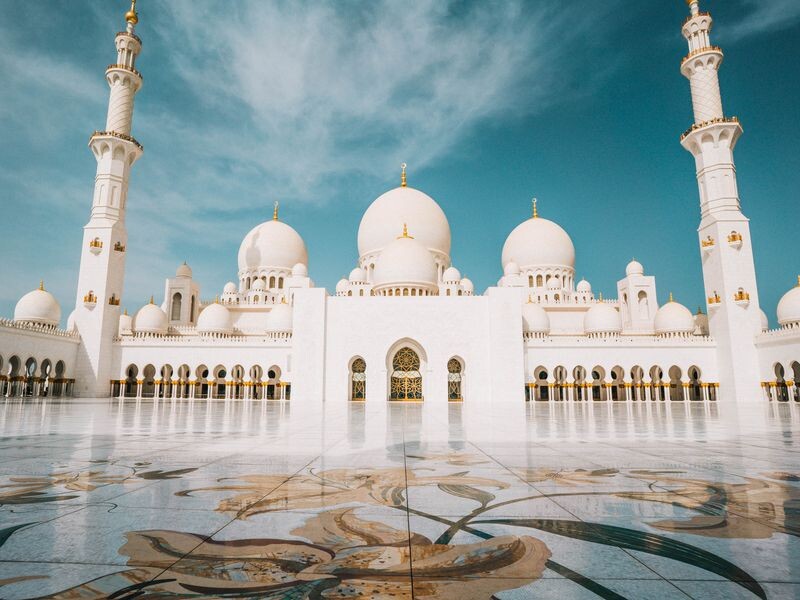 В мечетях нет никаких изображений живых существ! 