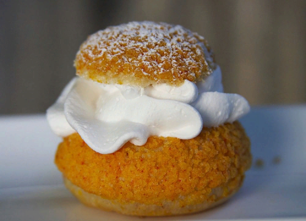 Взбитые сливки...Жаль, так и не попробовал тогда.