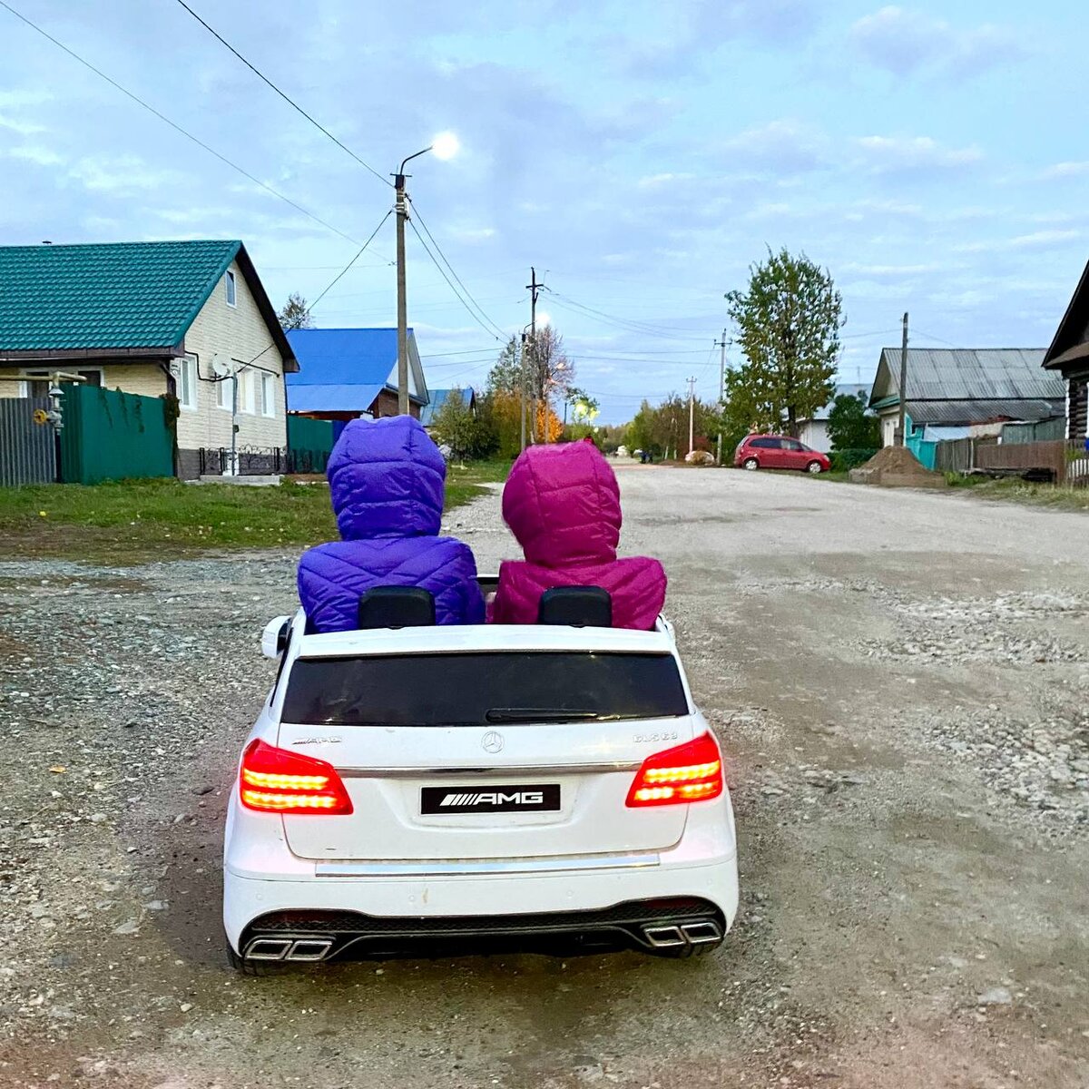 Словно наш домик стоит на скале, и это вопрос времени, когда он улетит в  пропасть” - Канадские возвращенцы о переезде в Россию | Откровения бывшей  эмигрантки | Дзен