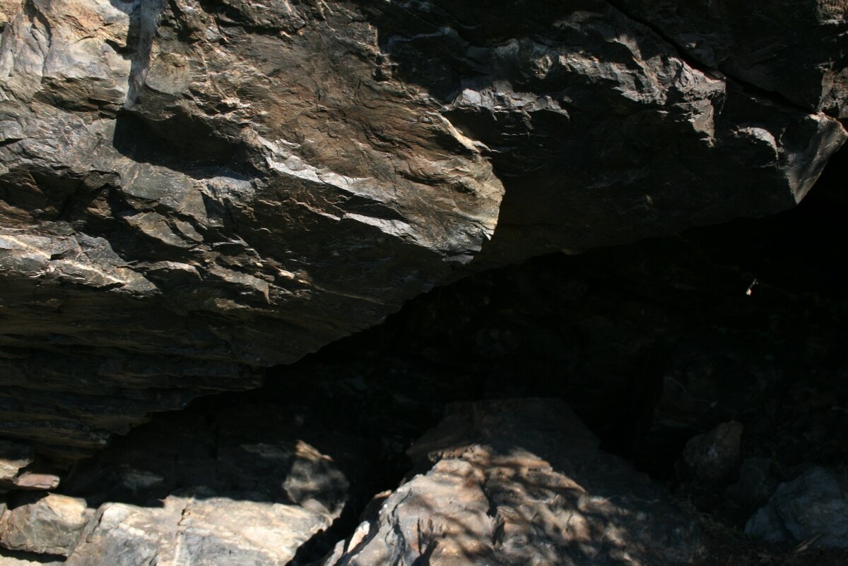 Серпентиниты в основании аулганских скал