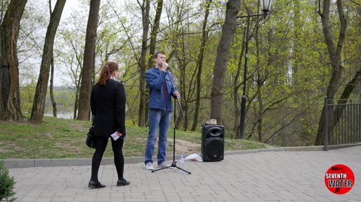 Очень романтично пел парень в парке! Кавер. Солодуха Александр - Одинокий.