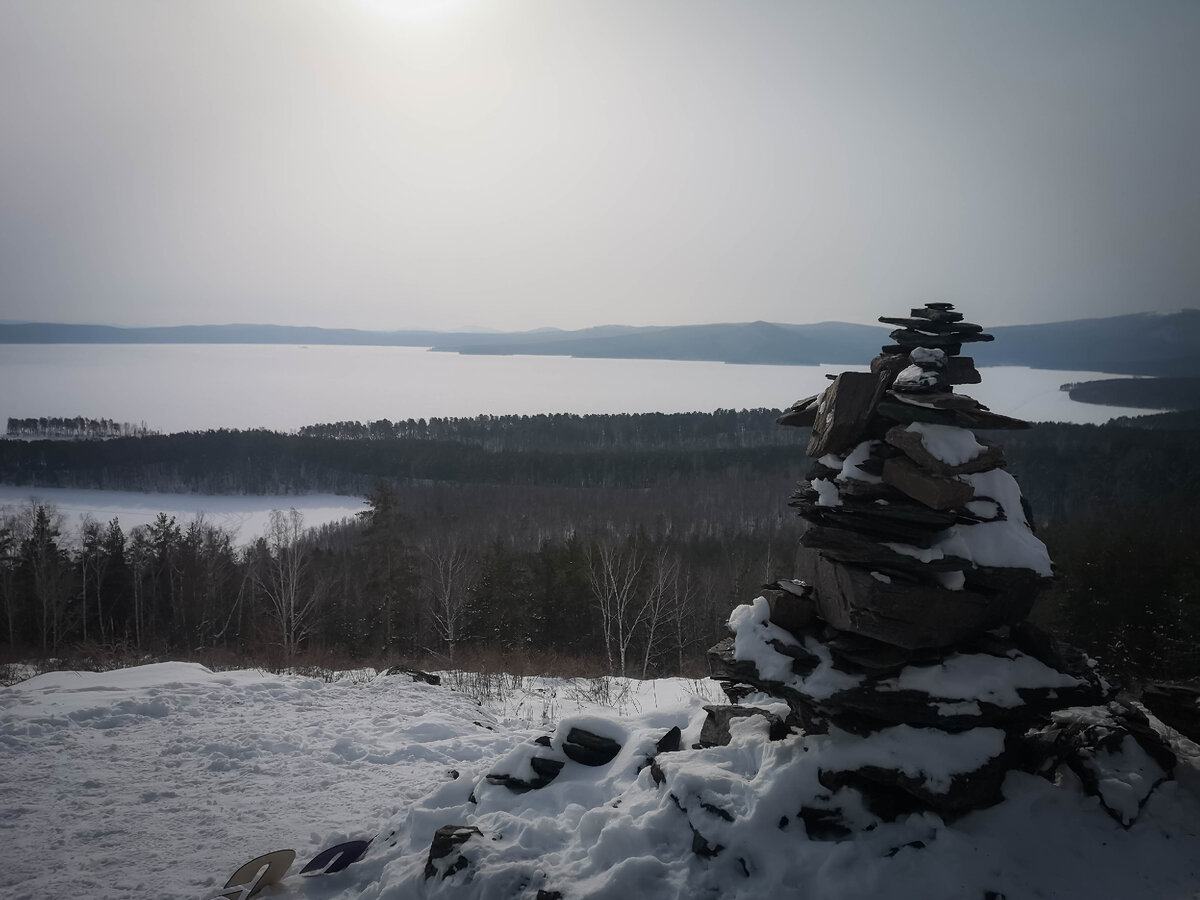 Вид с горы Инышко на озеро Инышко и Тургояк