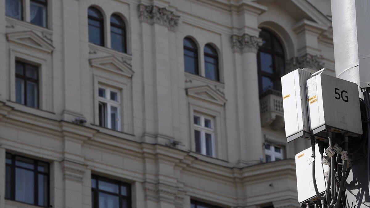    " Вышка 5G на улице Тверская в Москве© РИА Новости . Владимир Астапкович