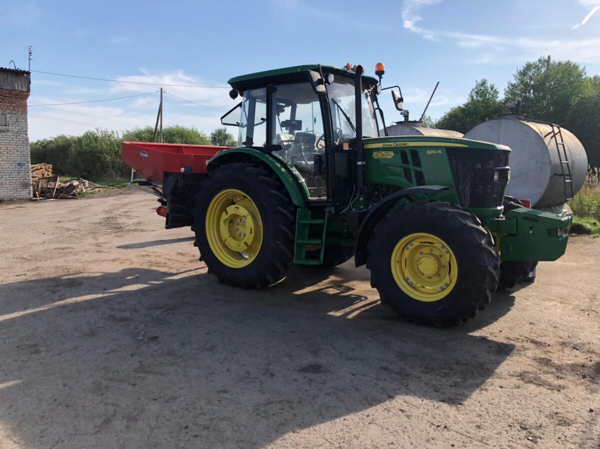Джон Дир 6110В+AXSIS 30.2 (разбрасыватель)