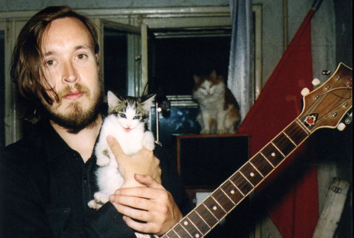 Лик Летова на обложку "Красного альбома" взят примерно из этого периода. Жаль кiтов не взяли! (с другой стороны им досталась "Мышеловка")