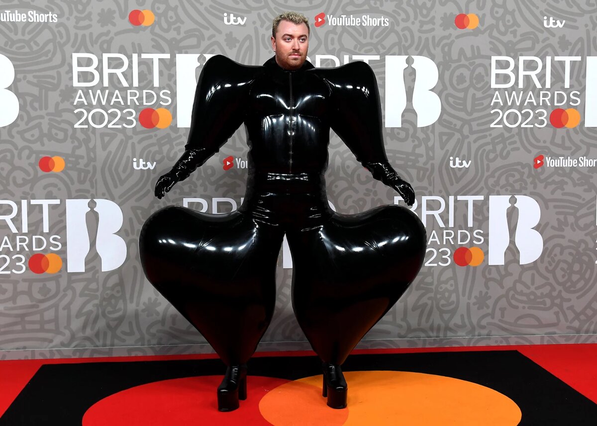 Певец Сэм Смит выразил себя Brit Awards 2023 так