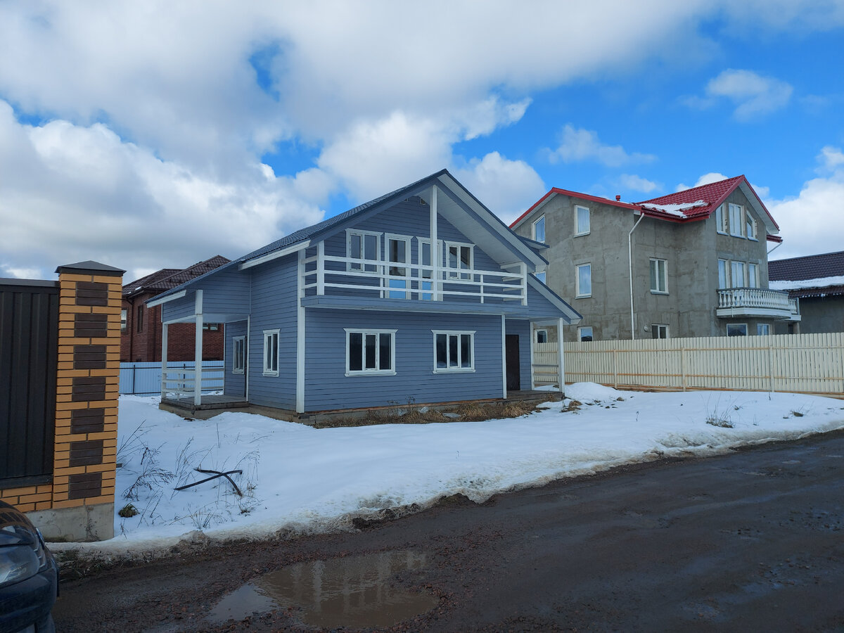 Дом в нашем коттеджном посёлке, который продали.