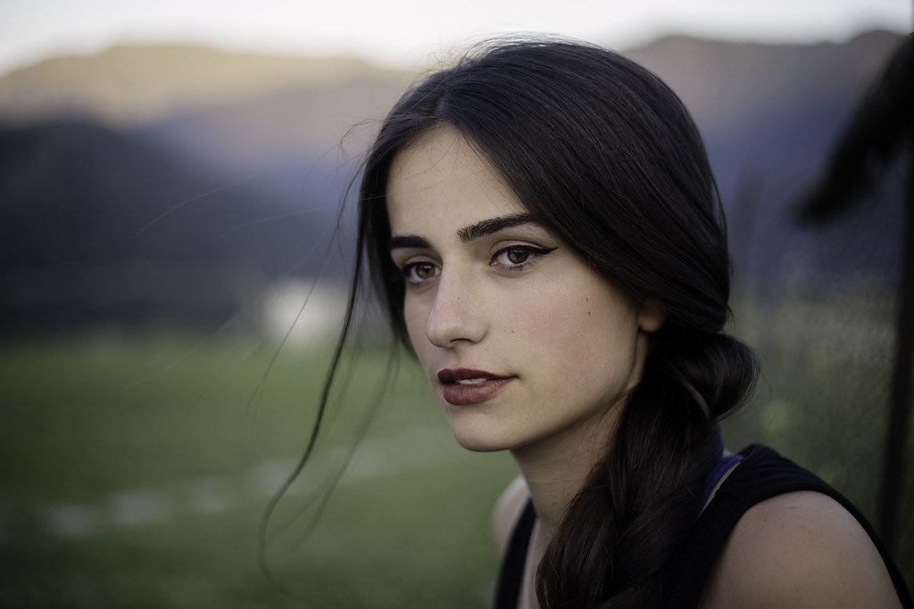 Изображение красивой девушки взято из открытых источников в иллюстративных целях