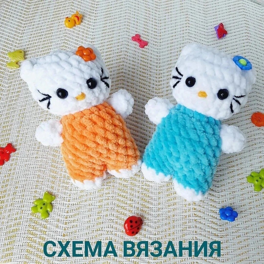 Вязанная Hello Kitty на магните