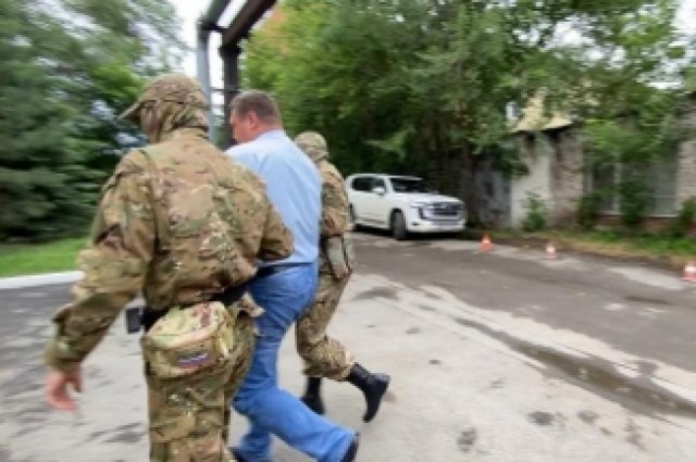    Вместе с мэром задержала начальница КУМИ.