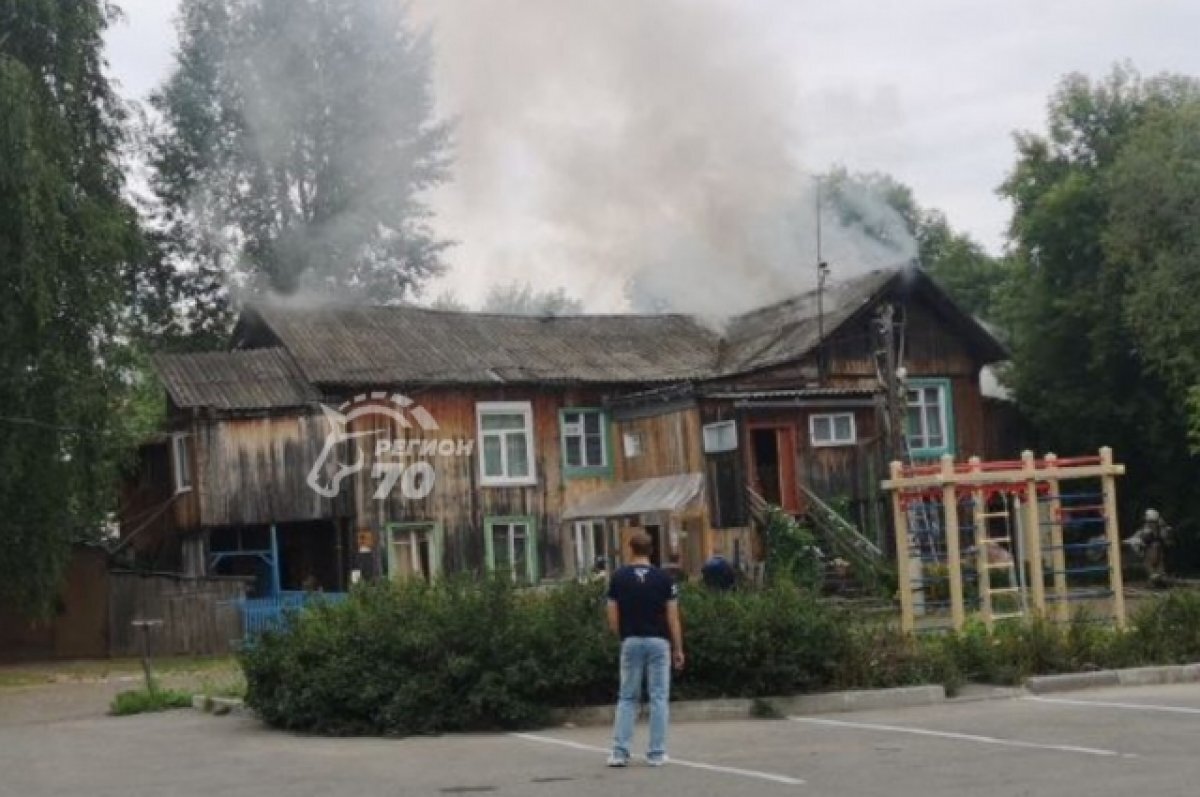    Мужчина пострадал при пожаре в двухэтажном жилом доме в Томске