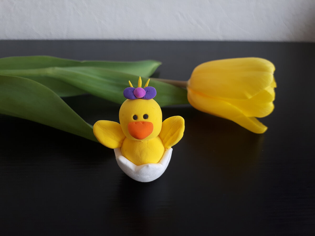 Пасхальный цыпленок из пластилина