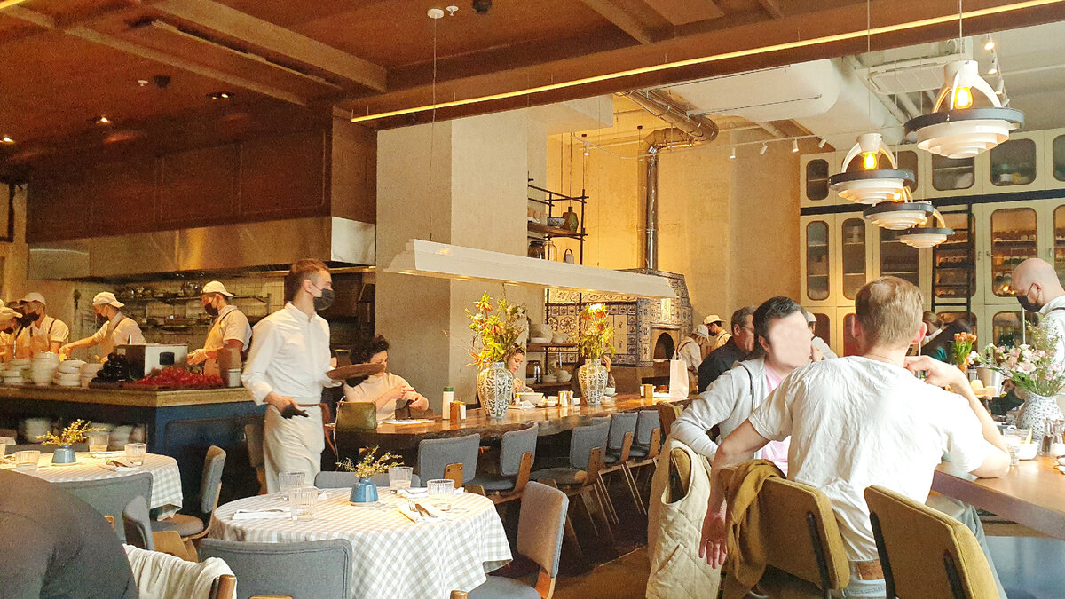 Вид на общий стол