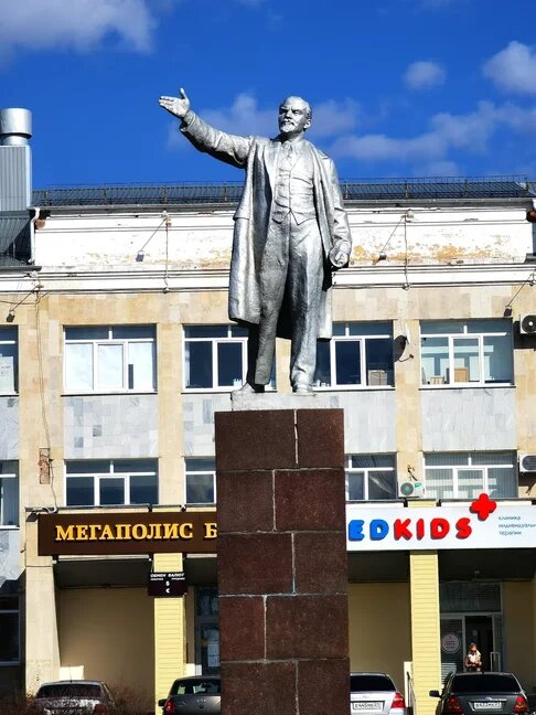 Ленин жил, Ленин жив, Ленин будет жить