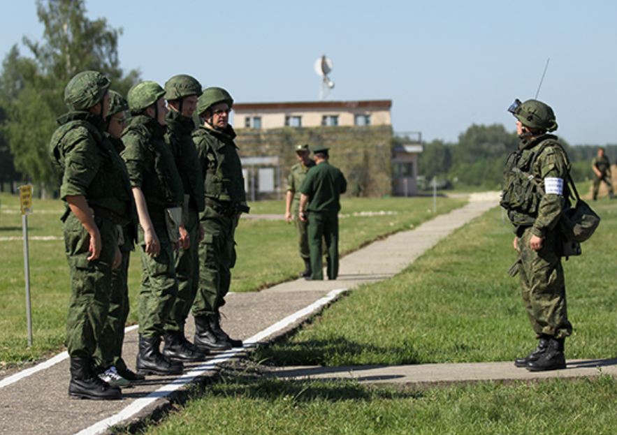 Армейское соединение. Военные сборы россиян в запасе. Командир роты учения. Картинки военные сборы офицеров. Рядовой запаса.