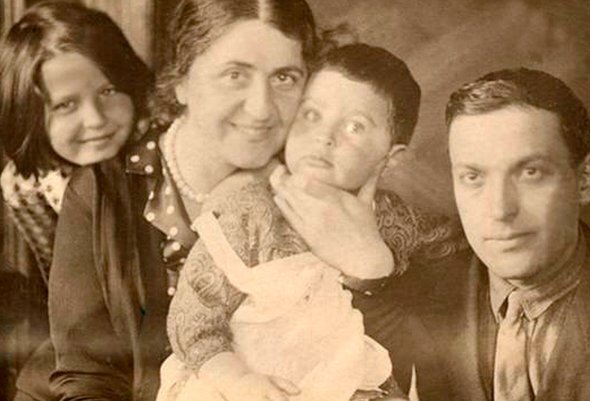 Лев Выготский с семьей. Фото из семейного архива Выготских-Кравцовых