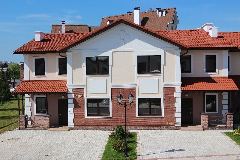 Коттеджный поселок александровский. Поселок таунхаусов александровский. Поселок таунхаусов александровский. Жк александровский таунхаусы. Поселок александровка подольск.